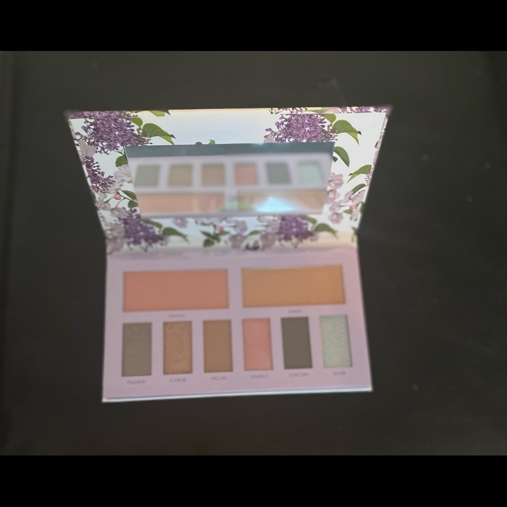 Eyeshadow and blush palette Sakura and Sage by Sarafine Botanicals